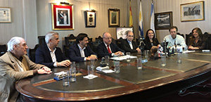 Miranda y López Dobarro, durante el encuentro en la Casa de Galicia de Uruguay.