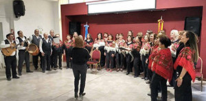 Susana Martinovic dirigió al Coro de la Fundación Española de Comodoro.