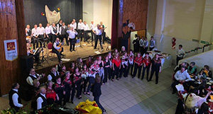 Un momento de la actuación del coro de la Fundación Española.