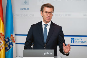 O titular do Goberno galego, Alberto Núñez Feijóo, comparece xunto a conselleira de Política Social, Fabiola García, na rolda de prensa posterior á reunión do Consello. San Caetano, Santiago de Compostela, 27 de xuño de 2019.