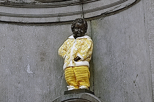 Menneken Pis-traje sanitarios1