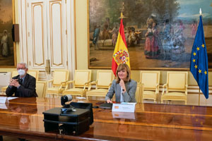 La ministra de Educación, en un debate con estudiantes de las secciones bilingües españolas en Bulgaria, Hungría y Rumanía